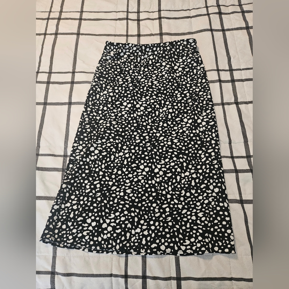 LA MIEL Black and White Patterned Midi Skirt